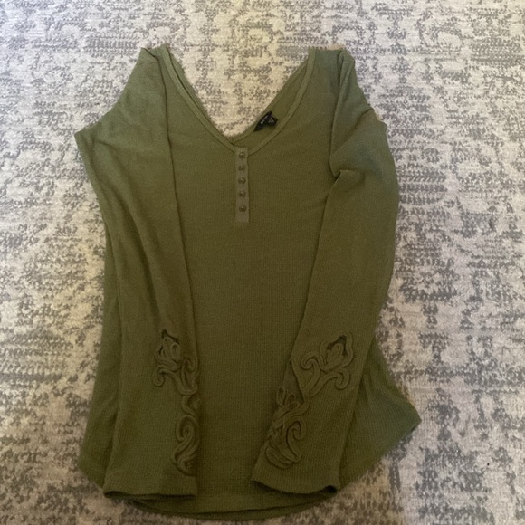 Deep V-neck, army green,thermal, long sleeve shirt, features elegant detail. - Picture 4 of 6
